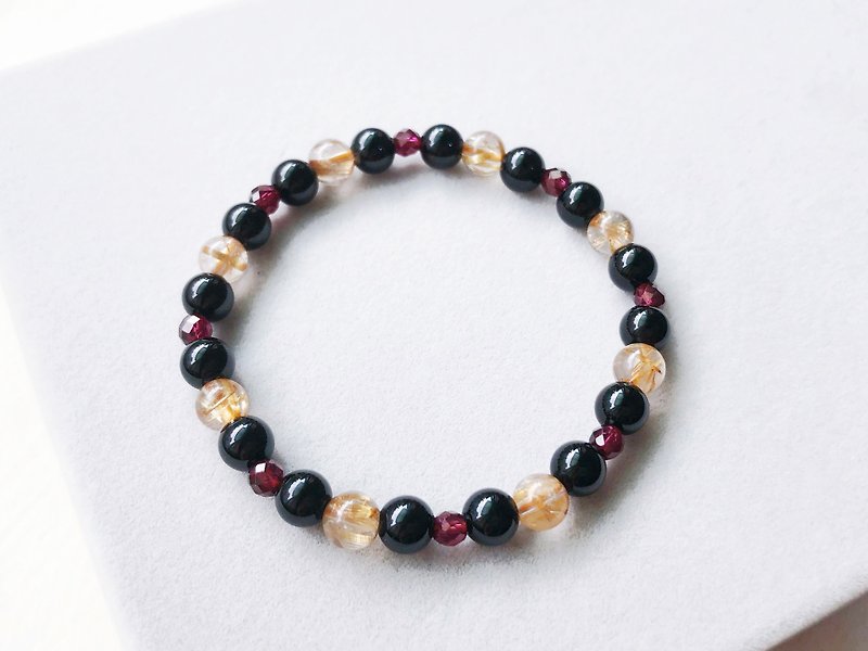 [Ofelia.] Natural titanium crystal x x onyx the drilling red Stone bracelet evil security and peace [Lucky