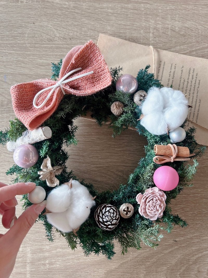 Berry Pink Christmas Wreath - ช่อดอกไม้แห้ง - พืช/ดอกไม้ หลากหลายสี