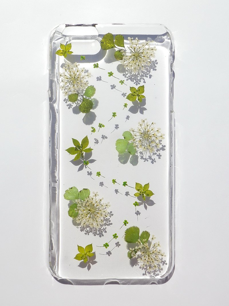 Handmade phone case, Pressed flowers phone case, iPhone 6 plus, Lace flowers - Phone Cases - Plastic 