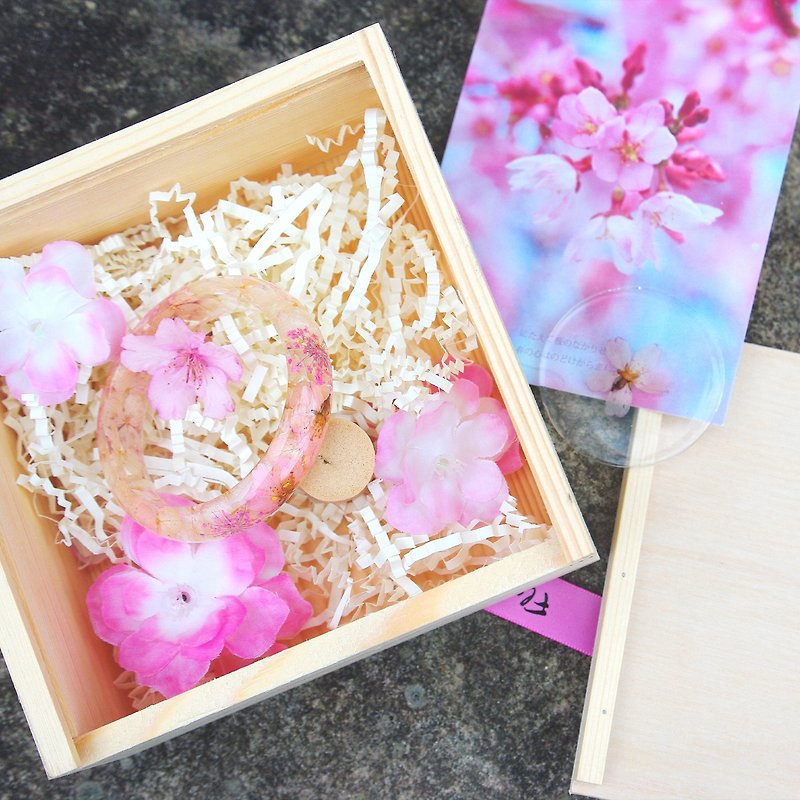 FlowerSays / Japan Tokyo Sakura Real Flower Bracelet / - สร้อยข้อมือ - พืช/ดอกไม้ สึชมพู