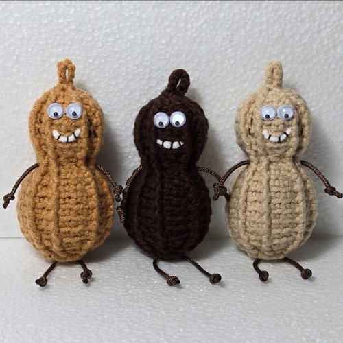 た*や様 ピーナッツくんの編みぐるみキーホルダー♡ た*や様 ピーナッツくんの編みぐるみキーホルダー♡