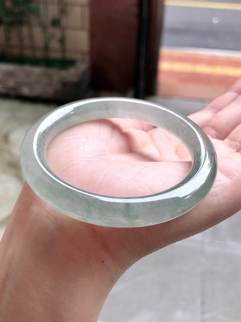冰種玉鐲 天然翡翠玉鐲 A玉 手鐲 • 冰種飄花翡翠圓鐲 - 手鍊/手環 - 玉石 綠色