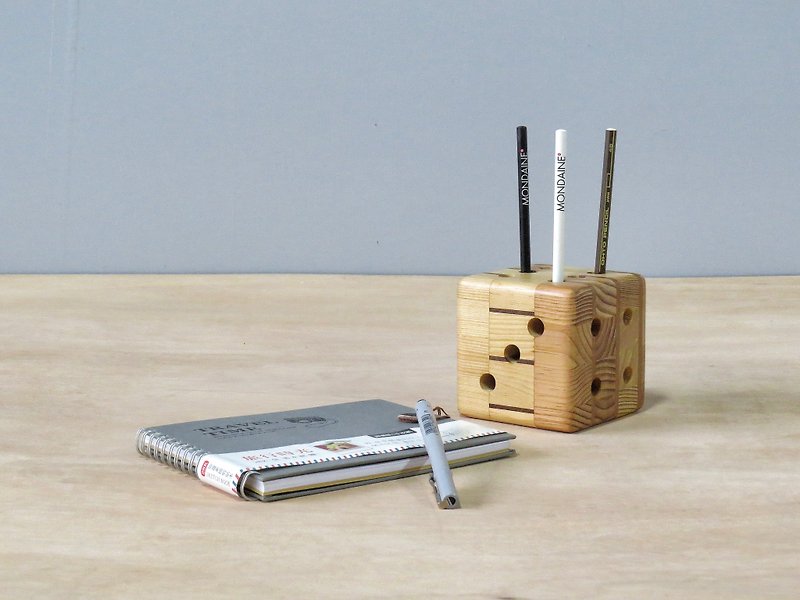HO MOOD 木拚系列—骰子 筆筒 - 筆筒/筆座 - 木頭 咖啡色