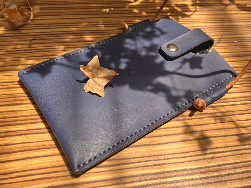 [Customized Gift] [Secret of the Forest] Crossbody Mobile Phone Bag - Messenger Bags & Sling Bags - Genuine Leather 