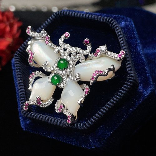 瓔珞珠寶盒 E.L.Jewelry Box 冰綠翡翠蛋面925純銀鑲嵌蝴蝶胸針 | 天然玉翡翠A貨