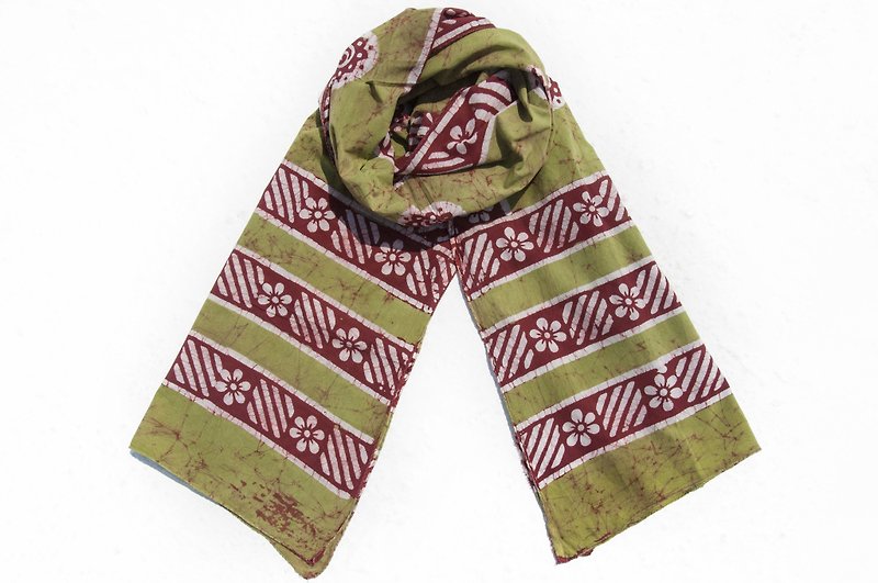 Plant dyed silk scarf/batik tie-dye silk scarf/vegetable dyed scarf/hand tie dyed pure cotton silk scarf-matcha flowers - ผ้าพันคอถัก - ผ้าฝ้าย/ผ้าลินิน หลากหลายสี