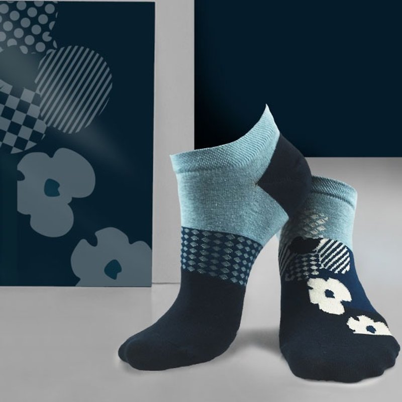 socks_white ocean/ irregular / socks / flower - ถุงเท้า - กระดาษ สีน้ำเงิน