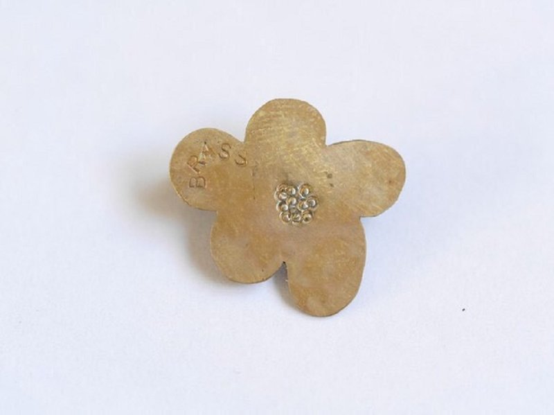 Lucria Lucria Chibi Brooch Material Brass - เข็มกลัด - ทองแดงทองเหลือง สีทอง