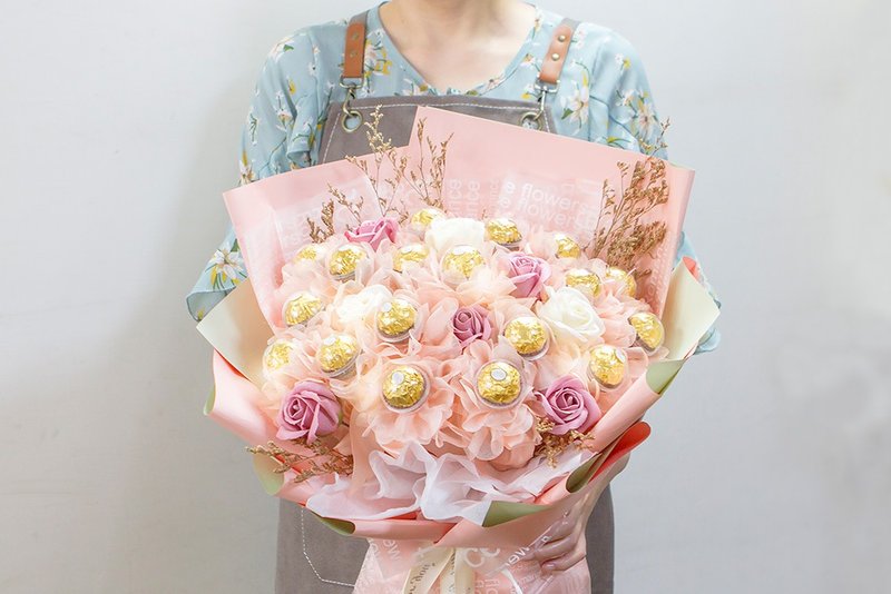 豪華版18顆金莎花棒+8朵香皂花花束 (附燈串|粉色) 情人節 A015 - 巧克力 - 新鮮食材 粉紅色