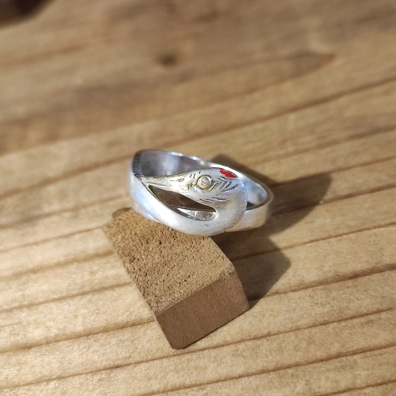 美しい繊細な技巧と艶消しが上品な存在感。鶴のアンティークシルバー菓子楊枝のリメイクリング_878　レトロ ビンテージ - 戒指 - 純銀 銀色