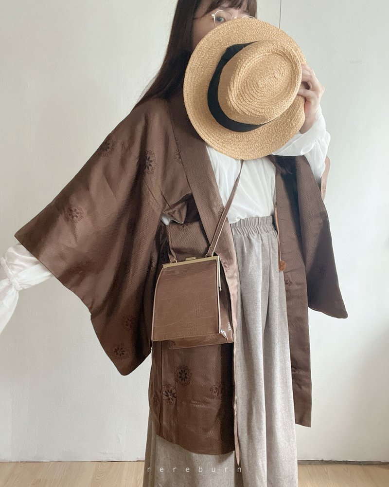 Japanese-style printed long brown vintage haori kimono jacket - เสื้อแจ็คเก็ต - เส้นใยสังเคราะห์ สีนำ้ตาล