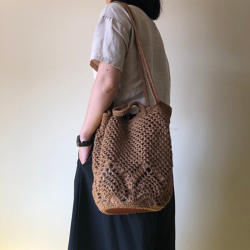 Xiao fabric / twine hand-woven mesh dual-use / portable / shoulder bag / pineapple flower change 2.0 - Messenger Bags & Sling Bags - Cotton & Hemp Brown