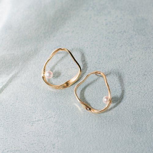 Olivia Yao Jewellery 鏤空金絲珍珠耳環