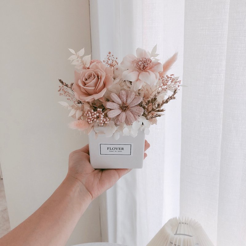 Skin pink color eternal square pot table flower - ของวางตกแต่ง - พืช/ดอกไม้ 