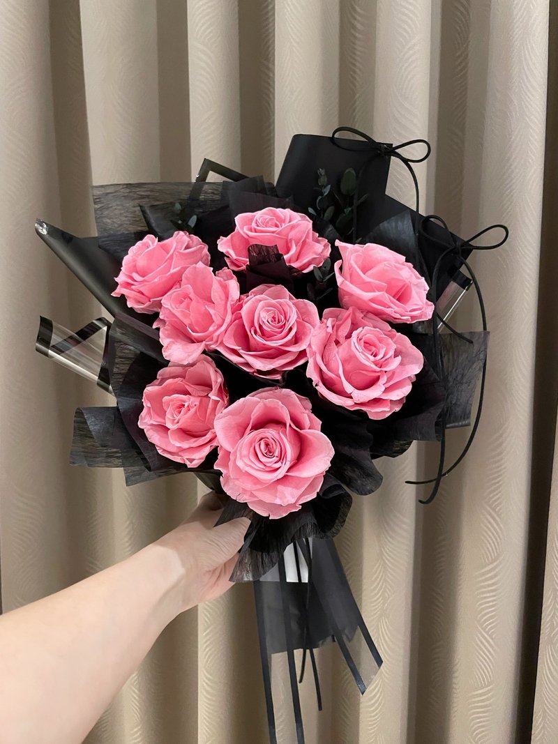 暗夜浪漫永生花束 情人節花束 母親節花束 畢業花束 求婚花束 - 乾燥花/永生花 - 植物．花 黑色