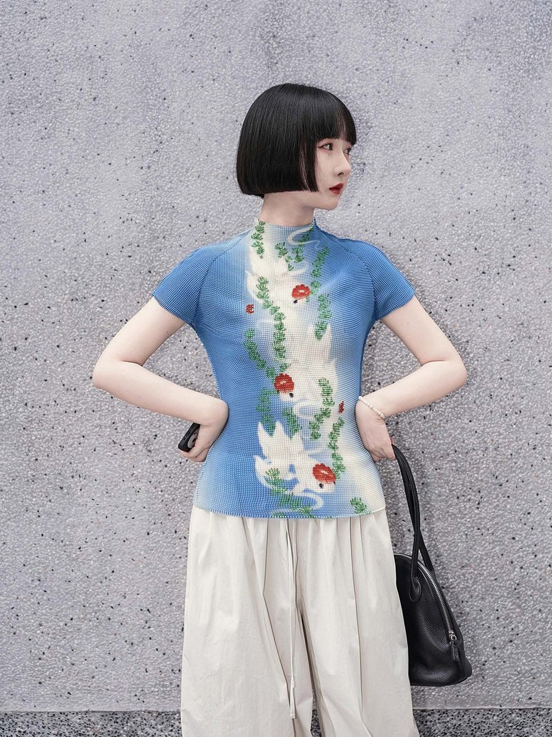 金魚圖案印花中式復古短袖上衣藍色褶皺設計 - 女 T 恤 - 其他人造纖維 多色