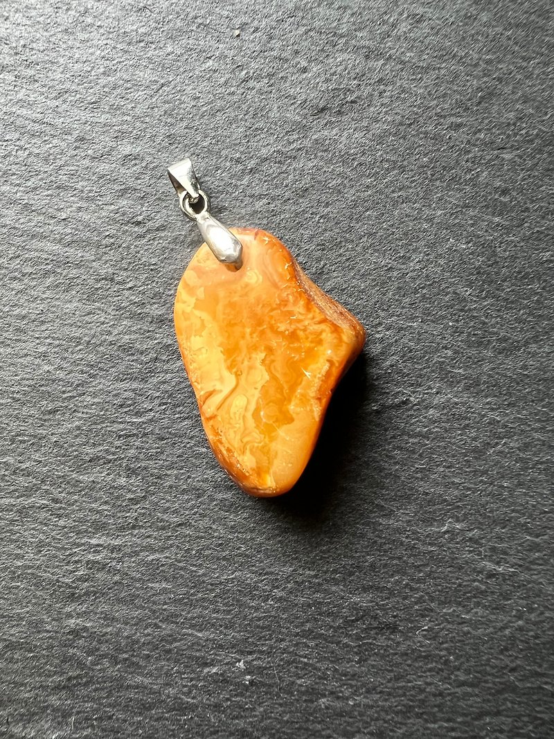 Raw ore skin old flower Wax necklace pendant - Necklaces - Gemstone Orange