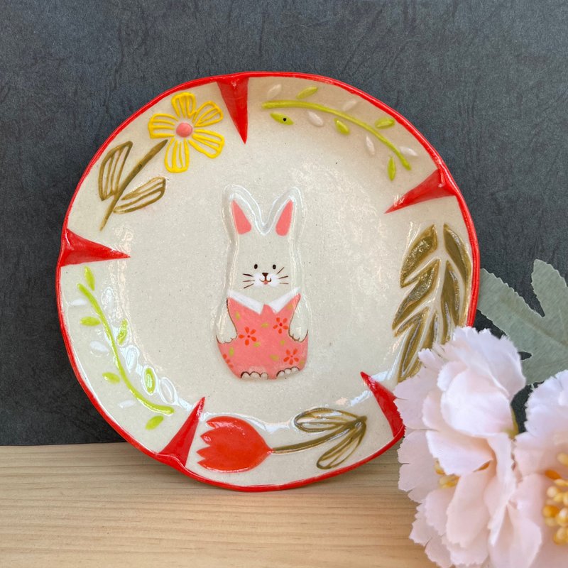 A Lu Rabbit Pottery Plate/Decoration/Mother's Day Gift Handmade, Hand-painted Original Only One Piece - ของวางตกแต่ง - ดินเผา หลากหลายสี