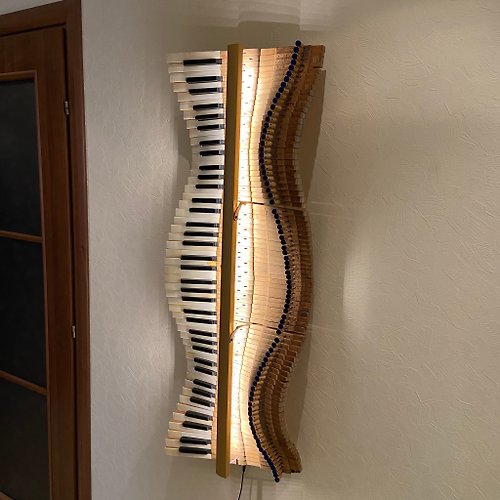 New Life Retro 象牙色三角鋼琴鍵牆壁裝飾音樂波浪由 19 世紀古董三角鋼琴製成