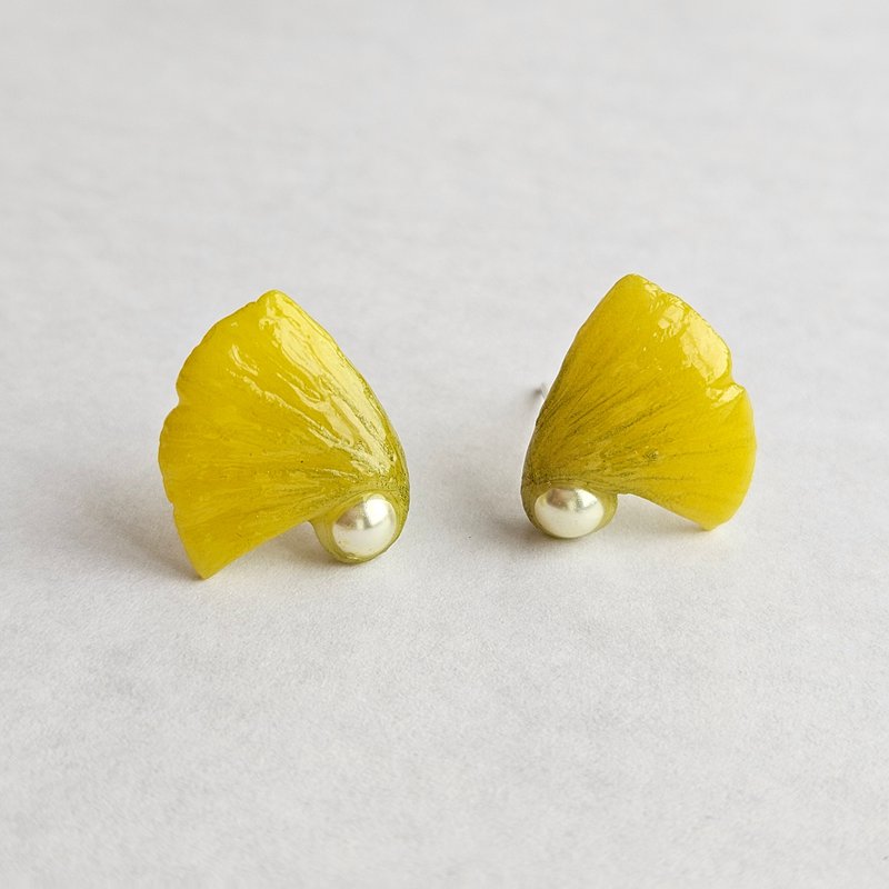 Ginkgo Butterfly Sterling Silver Earrings/ Clip-On - ต่างหู - ดินเหนียว สีเหลือง