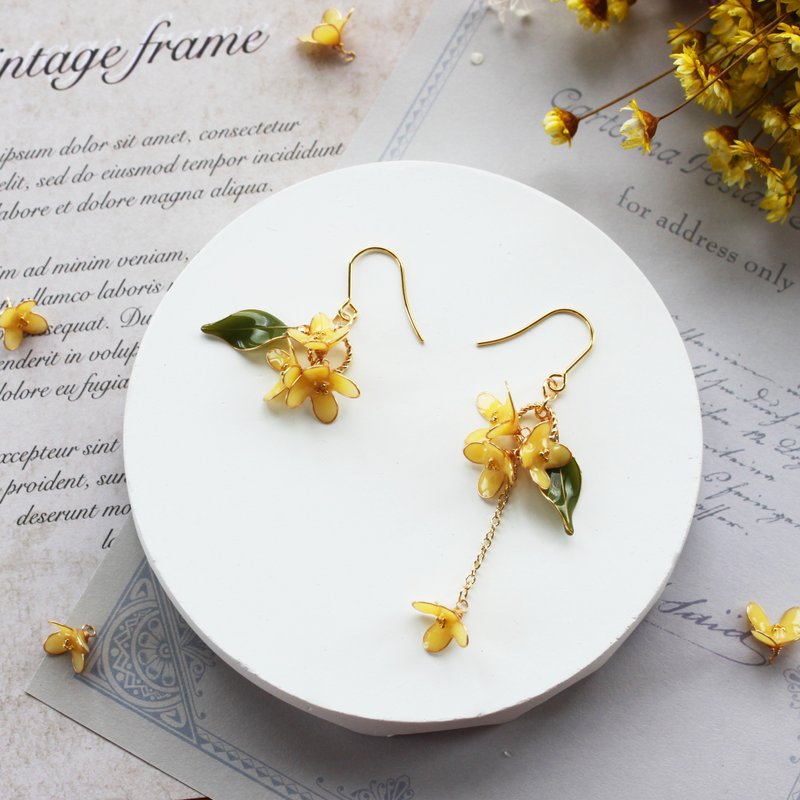 [Small Osmanthus Asymmetric Earrings] Osmanthus Asymmetric Earrings Bronze Resin Gift Earrings/ Clip-On - Earrings & Clip-ons - Resin Yellow