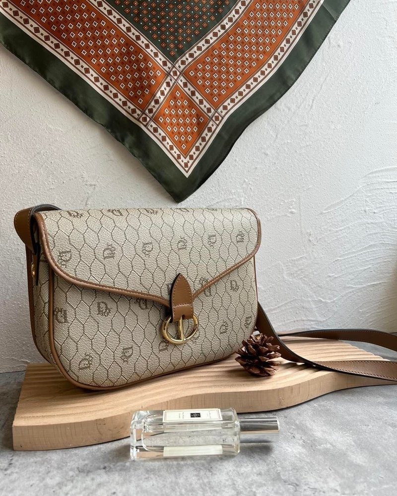 Second-hand Christian Dior milk tea color honeycomb cross-body bag - Messenger Bags & Sling Bags - Waterproof Material Khaki