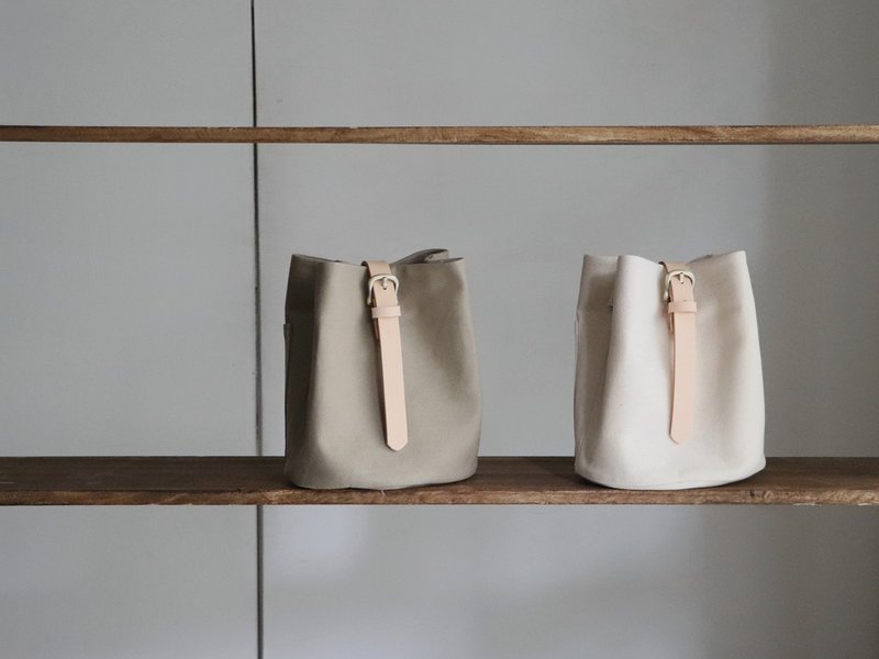 Pure. Rustic Bucket Bag Japanese Canvas Tarpaulin Leather Strap Bucket Bag - กระเป๋าแมสเซนเจอร์ - ผ้าฝ้าย/ผ้าลินิน 