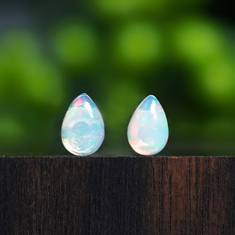 Pear Cut Opal Titanium Stud Earrings Rei - ต่างหู - เครื่องเพชรพลอย ขาว