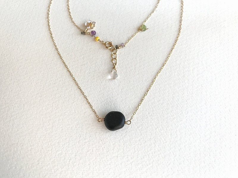 Wild flowers necklace - Necklaces - Gemstone Black