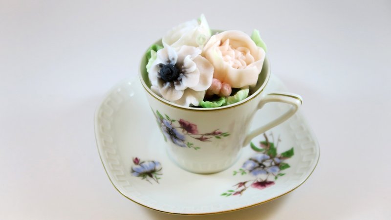 【miss coco香氛日誌】芙拉祝福♥北歐古物瓷器擠花香氛茶杯豆蠟 - 香氛蠟燭/燭台 - 蠟 粉紅色