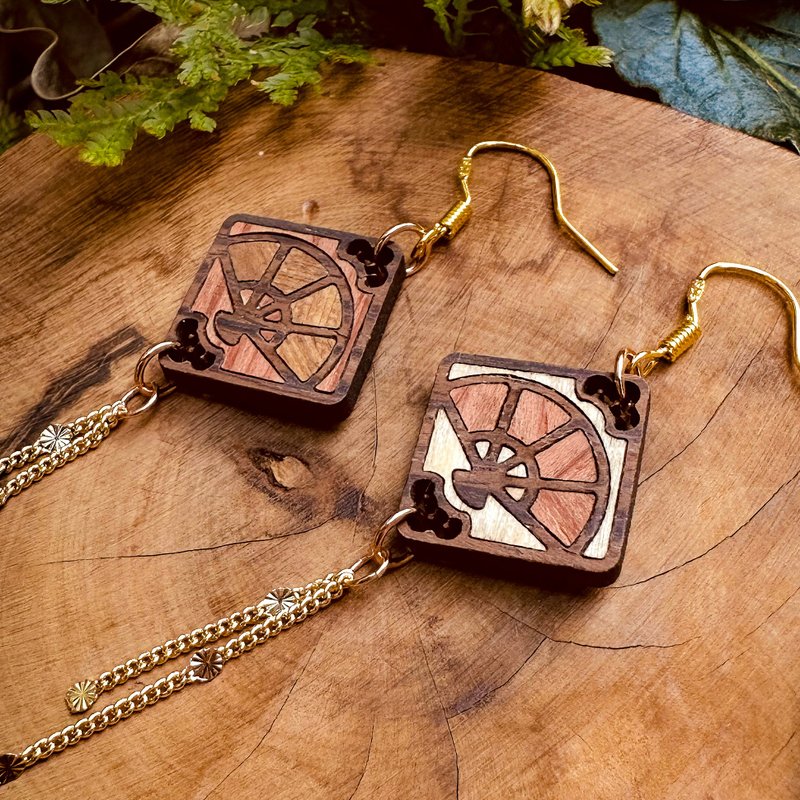 [Tasho Romance] Folding fan Japanese window grille handmade wood inlaid earrings plated with 14K ear hooks resin Clip-On - ต่างหู - ไม้ สีนำ้ตาล