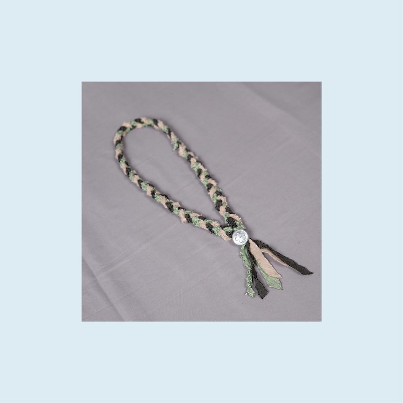 ハンドメイドで織られた古代布ネックレス グリーンと日本のニュートラルなストリートヴィンテージスタイルのウェア - ネックレス - コットン・麻 グリーン