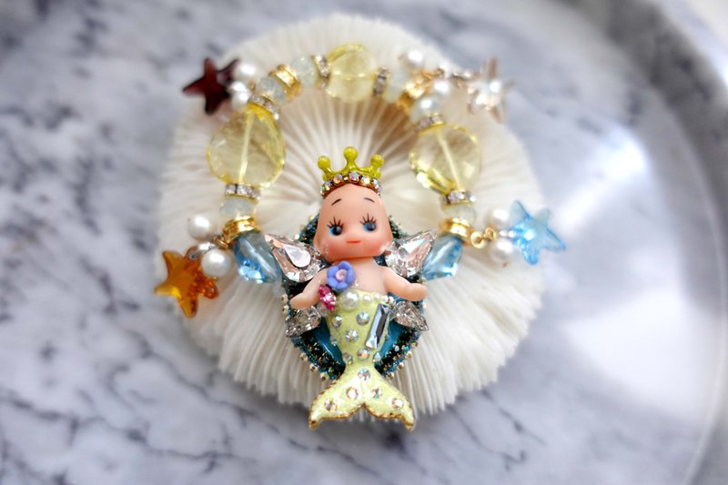 Creamy yellow mermaid baby doll with Swarovski crystal Gemstone rubber band bracelet all hand-made - Bracelets - Other Metals Multicolor