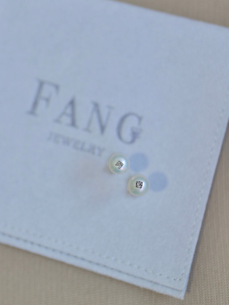 【Shiny Moonlight】Pearl Solitaire Diamond Earrings in Sterling Silver - ต่างหู - ไข่มุก ขาว