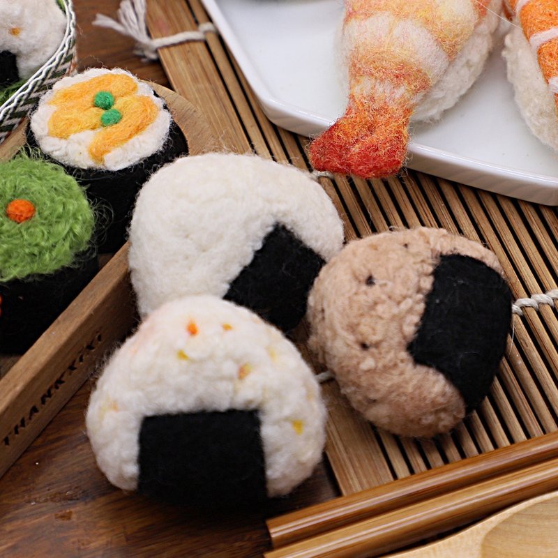 Wool felt handmade sushi series rice balls Japanese lunch handmade brooch/pin/hairpin/magnet - Brooches - Wool White