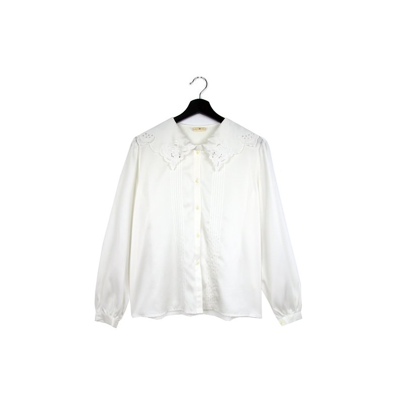 Back to Green:: Japanese and silky white shirt rose collar // vintage shirt - เสื้อเชิ้ตผู้หญิง - ผ้าไหม 