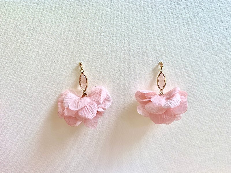 VIVIDESIGN hydrangea earrings carefree and carefree - Earrings & Clip-ons - Plants & Flowers Pink
