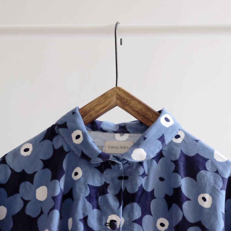 Nordic flower corduroy long-sleeved shirt - Women's Tops - Cotton & Hemp Blue