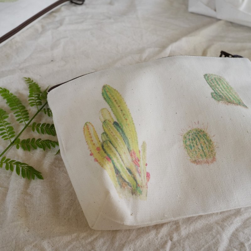 Cactus zip bag: limited printed stationery/cosmetic bag - 化妝包/收納袋 - 棉．麻 綠色