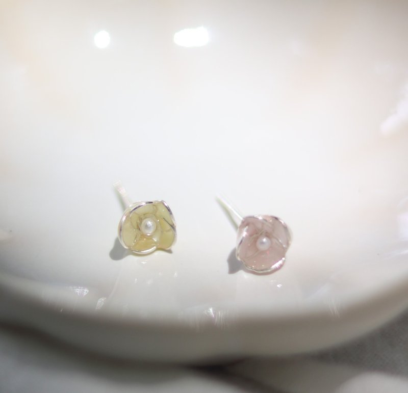 Rose | Handmade Crystal Flower Earrings | 925 Sterling Silver Studs - ต่างหู - เงิน หลากหลายสี