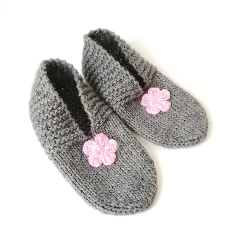 Indoor hand knitted slipper socks for women, Cute knit slippers, Home slippers - รองเท้าแตะในบ้าน - ขนแกะ สีเทา