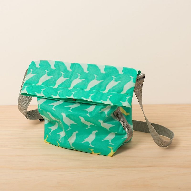 Waterproof Sporty Side Bag / Crested Myna No.5 / Paradise Green - กระเป๋าแมสเซนเจอร์ - วัสดุกันนำ้ สีเขียว