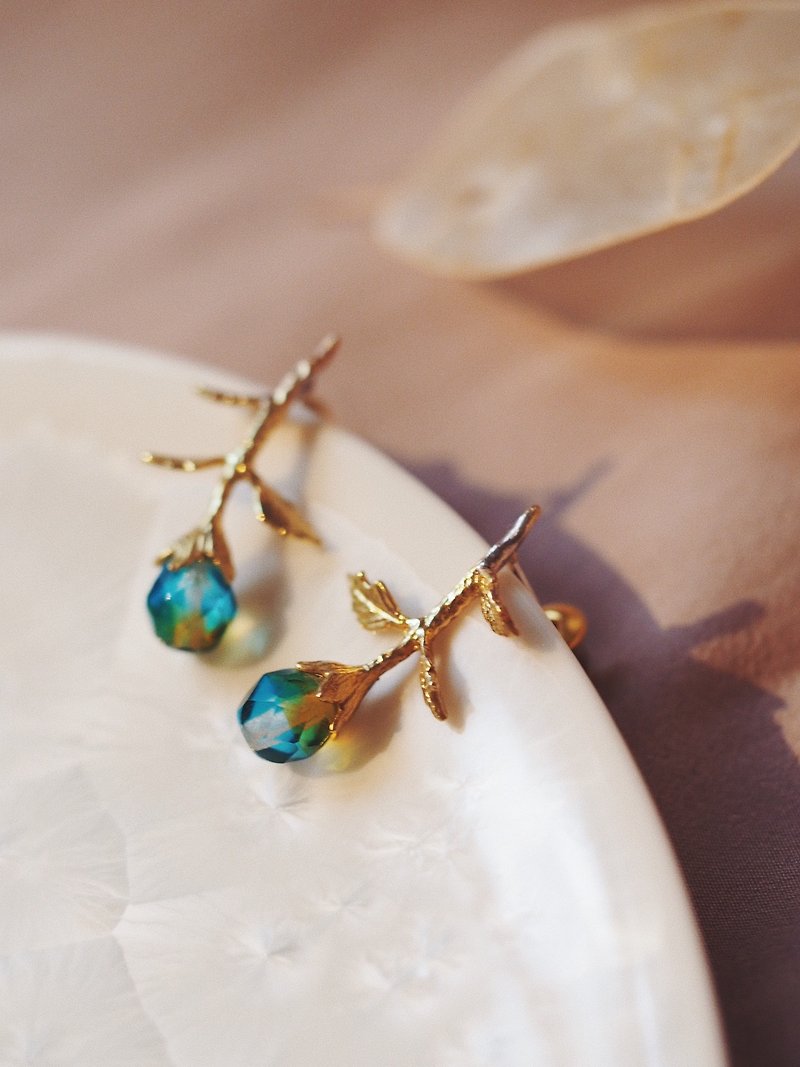[Limited] thorns glass beads Bronze earrings peacock flower color - Earrings & Clip-ons - Copper & Brass Orange
