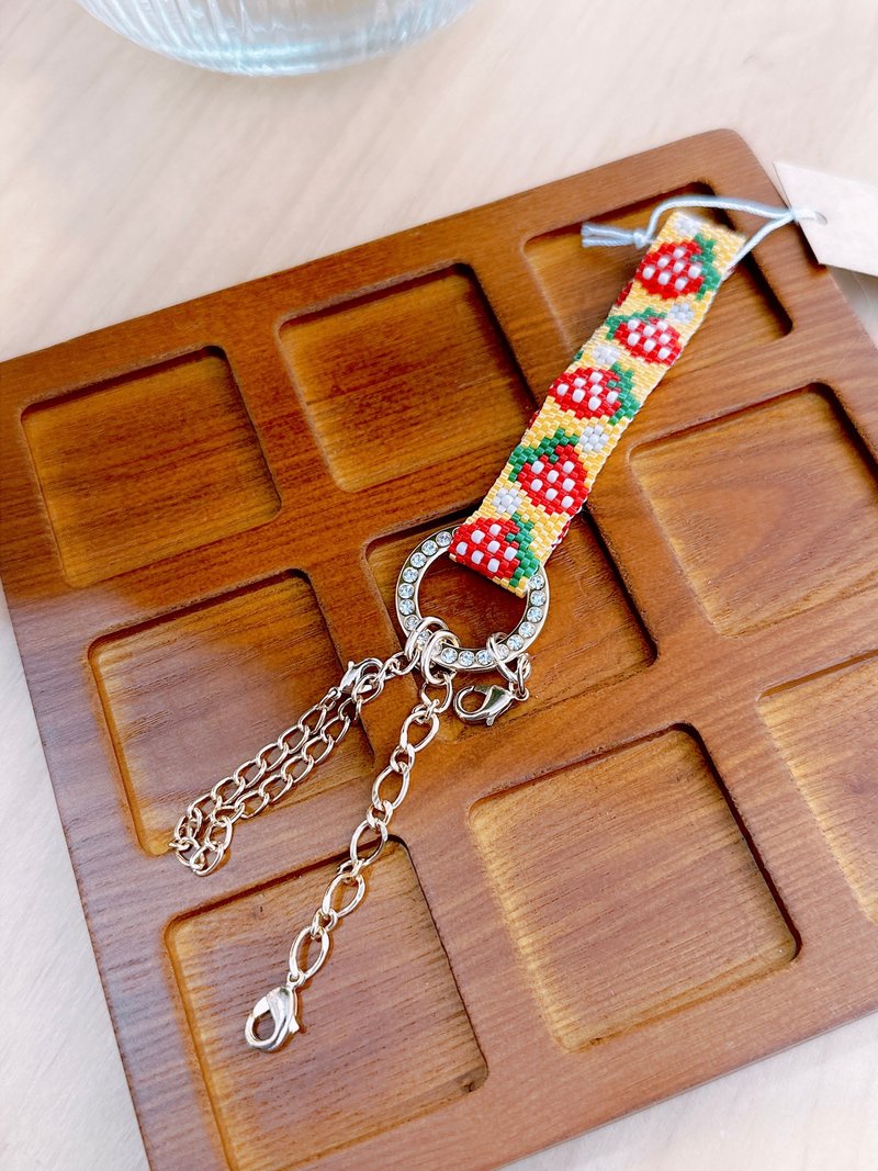 Strawberry pattern Japanese entrance accessories key chain - อื่นๆ - แก้ว สึชมพู