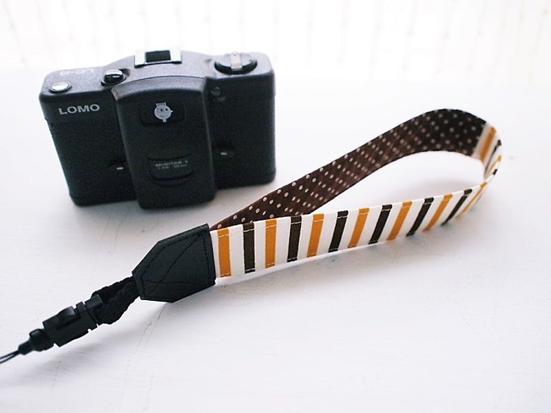 Hairmo. Coffee Stripe Stitching Wrist Camera Strap / Mobile Phone Strap - (Single Hole 17) - กล้อง - กระดาษ สีนำ้ตาล