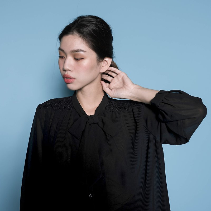 Xuan Yan | long-sleeved vintage shirt - Women's Shirts - Other Materials Black
