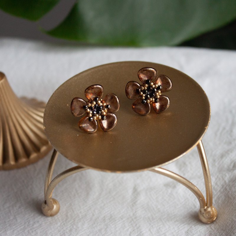 Crystal small flower earrings, amber woven earrings, Japanese beads, glass beads, gifts - ต่างหู - สแตนเลส สีทอง