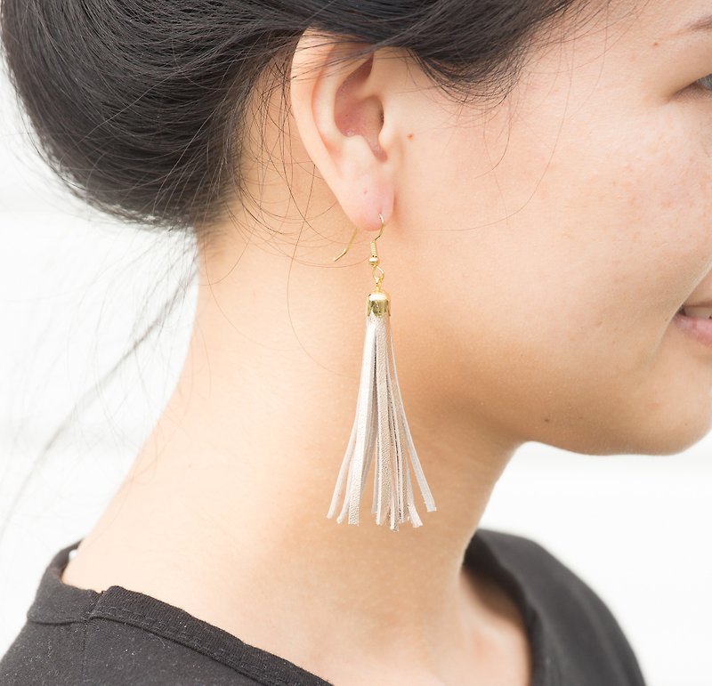 ▎Nutbrown maroon design ▎ handmade leather - tassel earrings - champagne gold - ต่างหู - หนังแท้ สีทอง