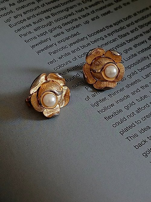 老時光製造所 vintage jewelry Trifari 古董花卉珍珠 夾式耳環