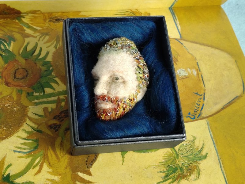 Van Gogh brooch, self-portrait, spiral, 34, wool felt, embroidery - ตุ๊กตา - ขนแกะ หลากหลายสี